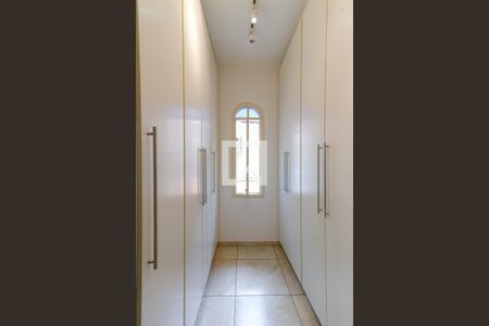 Casa à venda com 229m², 3 quartos e 8 vagas Casa à venda com 229m², 3 quartos e 8 vagasCloset