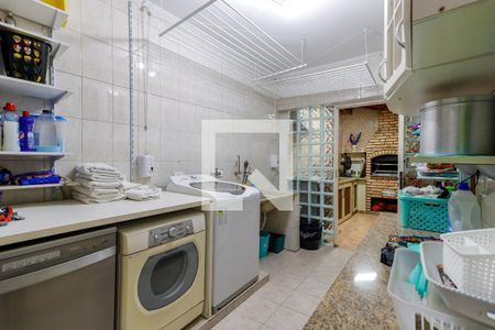 Casa à venda com 229m², 3 quartos e 8 vagas Casa à venda com 229m², 3 quartos e 8 vagasÁrea de Serviço