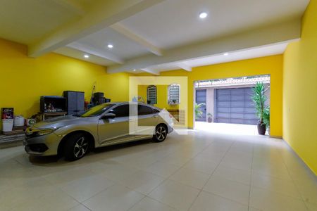 Casa à venda com 229m², 3 quartos e 8 vagas Casa à venda com 229m², 3 quartos e 8 vagasGaragem