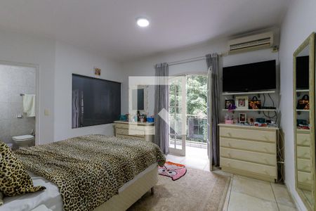 Casa à venda com 229m², 3 quartos e 8 vagas Casa à venda com 229m², 3 quartos e 8 vagasSuíte