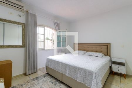 Casa à venda com 229m², 3 quartos e 8 vagas Casa à venda com 229m², 3 quartos e 8 vagasQuarto 2