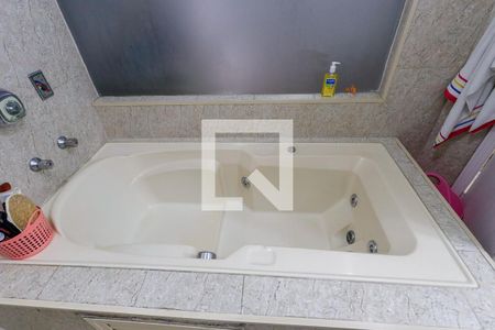 Casa à venda com 229m², 3 quartos e 8 vagas Casa à venda com 229m², 3 quartos e 8 vagasBanheiro da Suíte