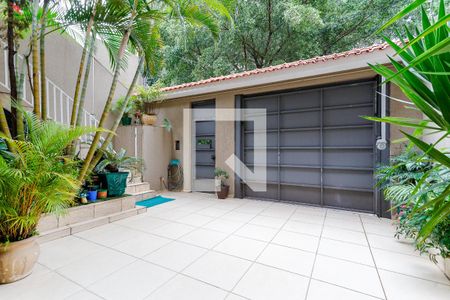 Casa à venda com 229m², 3 quartos e 8 vagas Casa à venda com 229m², 3 quartos e 8 vagasGaragem