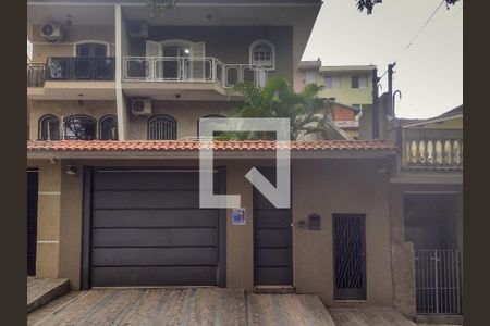 Casa à venda com 229m², 3 quartos e 8 vagas Casa à venda com 229m², 3 quartos e 8 vagasFachada