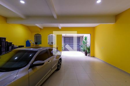 Casa à venda com 229m², 3 quartos e 8 vagas Casa à venda com 229m², 3 quartos e 8 vagasGaragem