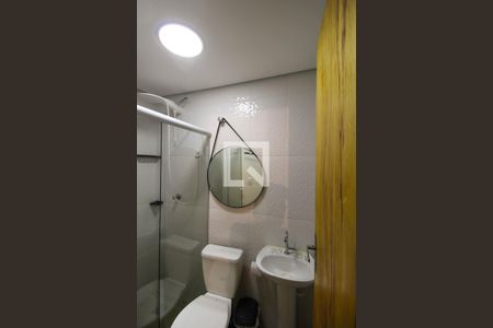Banheiro de kitnet/studio para alugar com 0 quarto, 30m² em Vila Oratorio, São Paulo