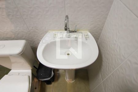 Banheiro de kitnet/studio para alugar com 0 quarto, 30m² em Vila Oratorio, São Paulo