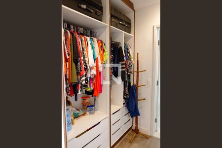 Casa para alugar com 166m², 3 quartos e 3 vagasCloset da suíte 3