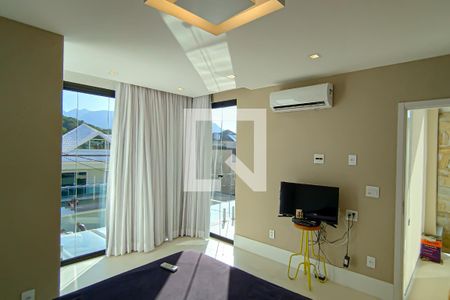 Suíte  1 de casa de condomínio para alugar com 4 quartos, 400m² em Jacarepaguá, Rio de Janeiro