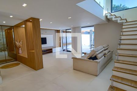 sala de casa de condomínio para alugar com 4 quartos, 400m² em Jacarepaguá, Rio de Janeiro
