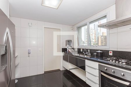 Apartamento à venda com 215m², 4 quartos e 4 vagasCozinha