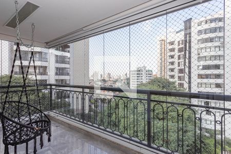 Apartamento à venda com 215m², 4 quartos e 4 vagasVaranda