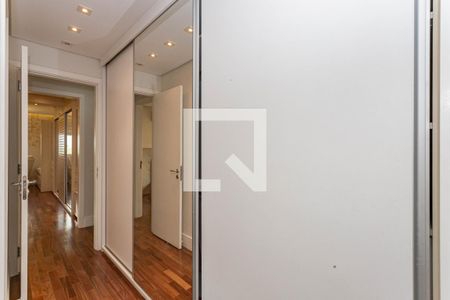 Apartamento à venda com 215m², 4 quartos e 4 vagassuite 3