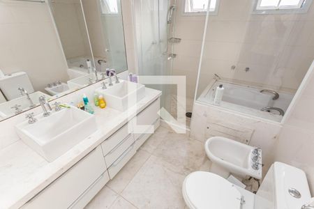 Apartamento à venda com 215m², 4 quartos e 4 vagasSuite