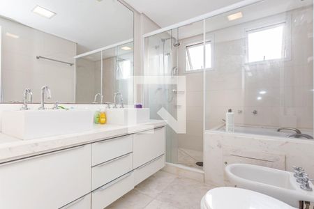 Apartamento à venda com 215m², 4 quartos e 4 vagasSuite