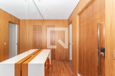 Apartamento à venda com 215m², 4 quartos e 4 vagasHAll