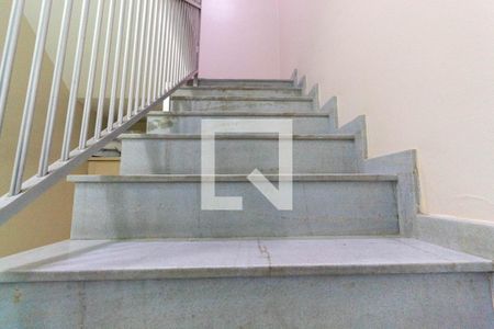 Escada de casa à venda com 2 quartos, 180m² em Vila Dalila, São Paulo