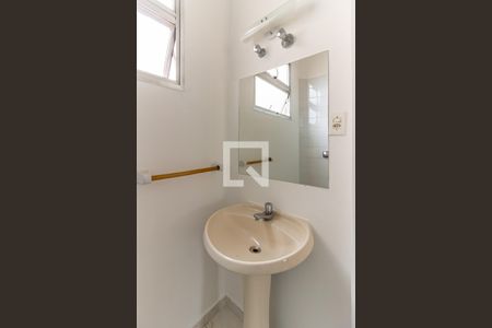 Banheiro de kitnet/studio à venda com 1 quarto, 67m² em Higienópolis, São Paulo