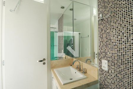 Apartamento à venda com 450m², 4 quartos e 5 vagasBanheiro da Suíte 1