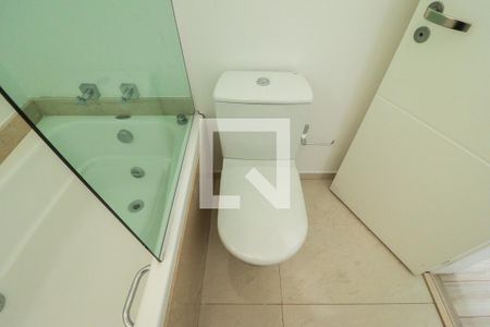 Apartamento à venda com 450m², 4 quartos e 5 vagasBanheiro da Suíte 2