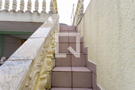 Casa à venda com 182m², 2 quartos e 2 vagasEscada para Laje