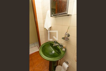 Casa à venda com 182m², 2 quartos e 2 vagasLavabo