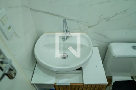 Banheiro - Torneira de apartamento para alugar com 2 quartos, 69m² em Rocha Sobrinho, Mesquita