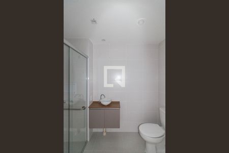 Banheiro de kitnet/studio para alugar com 1 quarto, 28m² em Chácara Seis de Outubro, São Paulo