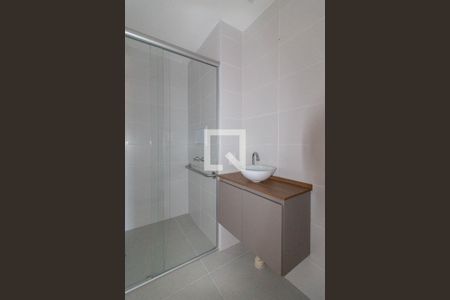 Banheiro de kitnet/studio para alugar com 1 quarto, 28m² em Chácara Seis de Outubro, São Paulo