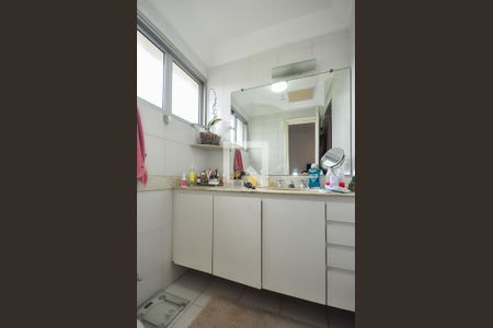 Apartamento à venda com 180m², 3 quartos e 3 vagas Apartamento à venda com 180m², 3 quartos e 3 vagasBanheiro Suíte 1