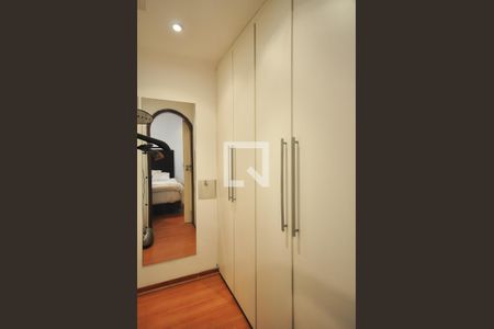 Apartamento à venda com 180m², 3 quartos e 3 vagas Apartamento à venda com 180m², 3 quartos e 3 vagasArmário da Suíte 1