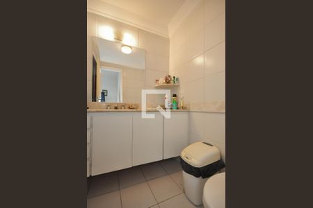 Apartamento à venda com 180m², 3 quartos e 3 vagas Apartamento à venda com 180m², 3 quartos e 3 vagasBanheiro Suíte 2