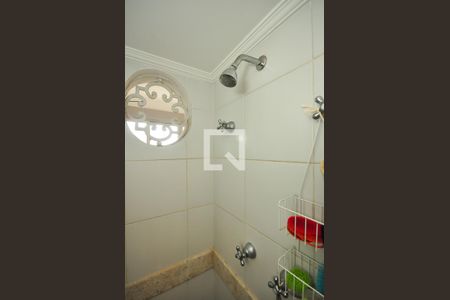 Apartamento à venda com 180m², 3 quartos e 3 vagas Apartamento à venda com 180m², 3 quartos e 3 vagasChuveiro do Banheiro da Suíte 2