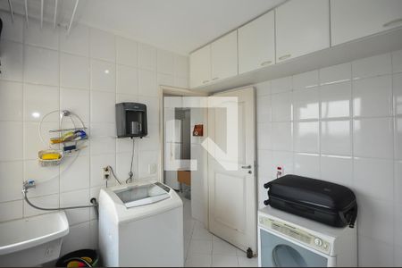 Apartamento à venda com 180m², 3 quartos e 3 vagas Apartamento à venda com 180m², 3 quartos e 3 vagasÁrea de Serviço