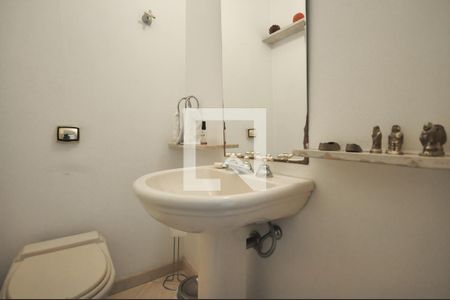 Apartamento à venda com 180m², 3 quartos e 3 vagas Apartamento à venda com 180m², 3 quartos e 3 vagasLavabo