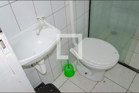 Banheiro de kitnet/studio para alugar com 1 quarto, 29m² em Trindade, Florianópolis