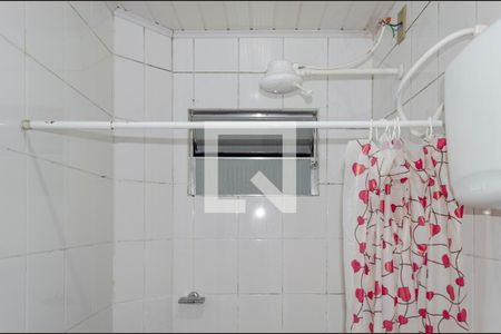 Banheiro de kitnet/studio para alugar com 1 quarto, 29m² em Trindade, Florianópolis