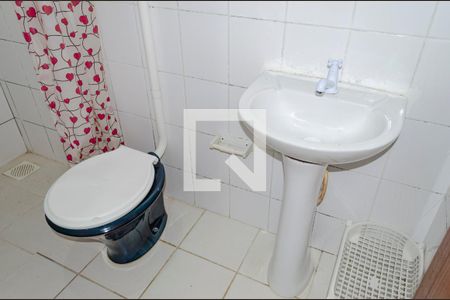 Banheiro de kitnet/studio para alugar com 1 quarto, 29m² em Trindade, Florianópolis
