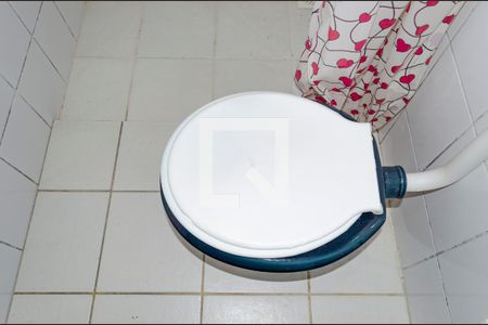 Banheiro de kitnet/studio para alugar com 1 quarto, 29m² em Trindade, Florianópolis