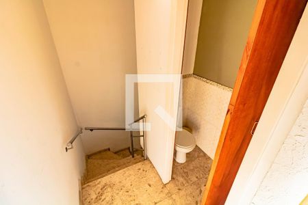 Casa de condomínio para alugar com 170m², 3 quartos e 2 vagasEscada