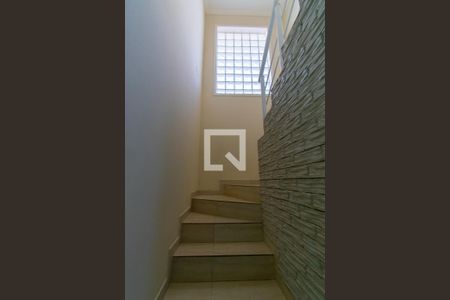 Escada de casa para alugar com 3 quartos, 175m² em Parque da Vila Prudente, São Paulo