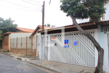 Casa à venda com 200m², 3 quartos e 2 vagasFachada com placa QuintoAndar