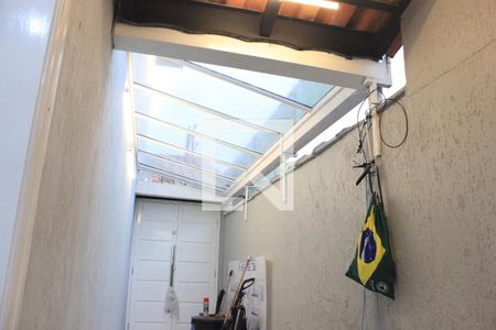 Casa à venda com 200m², 3 quartos e 2 vagasCorredor lateral externo