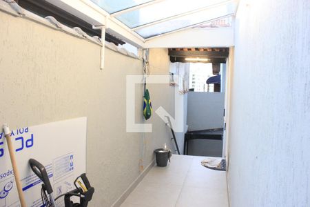 Casa à venda com 200m², 3 quartos e 2 vagasCorredor lateral externo