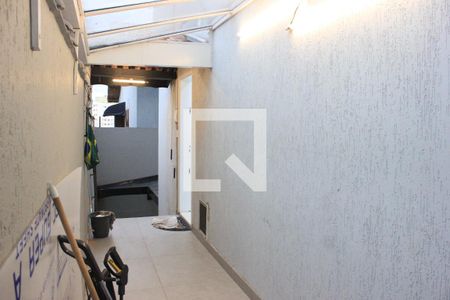 Casa à venda com 200m², 3 quartos e 2 vagasCorredor lateral externo