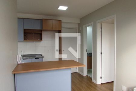 Sala - vista para a cozinha americana com balcão de apartamento para alugar com 2 quartos, 34m² em Butantã, São Paulo