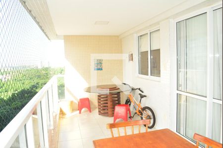 Sala com varanda de apartamento para alugar com 3 quartos, 113m² em Patamares, Salvador