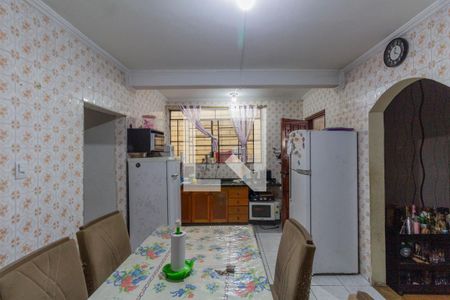 Casa à venda com 160m², 6 quartos e 2 vagas Casa à venda com 160m², 6 quartos e 2 vagasCozinha