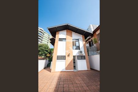 Casa à venda com 140m², 3 quartos e 2 vagasÁrea de Serviço