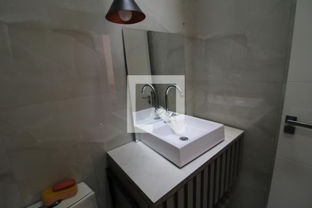 Casa à venda com 230m², 4 quartos e 3 vagasBanheiro 1